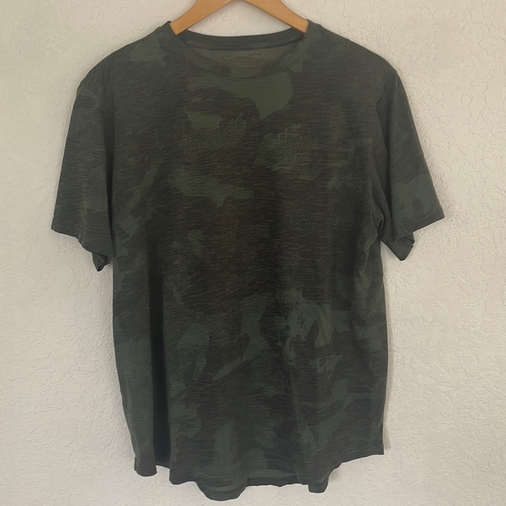 Under Armor Heat Gear Athletic Shirt Size Large